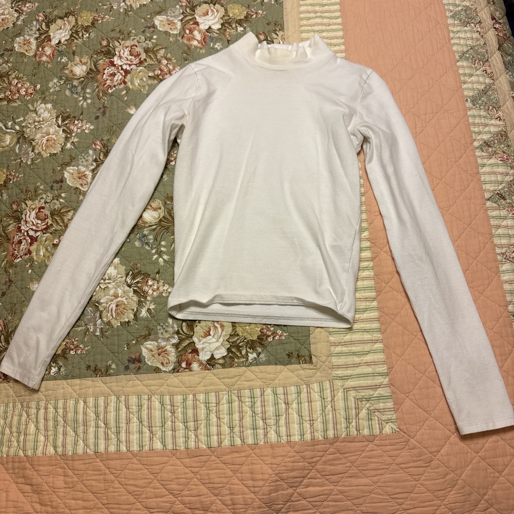 Elegant White Long Sleeve Mock Neck/Turtle Neck Hollister Top